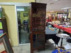 Mid Victorian 2 pieces glazed corner cuboard with keys