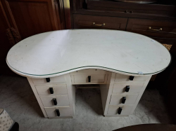 Kidney shape dressing table with draws. 140x56x77 cm