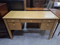 A Solid wood desk with drawers in good condition. D.45 L.120 H.75 Cm.