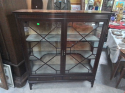 A China Display Cabinet(97)with key.W.122 D.38 H.137 Cm.