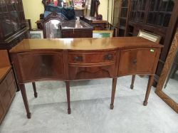 A Lovely Serpentine Sideboard with key(32) W.59 L.168 H.91 Cm.