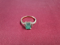 A hallmarked 925 sterling silver ring set with large emerald and 14 diamonds (weighs 2.3 grammes) 