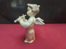 A LLADRO vintage figurine 'cherub blowing flute' 6.5 inches high in perfect condition