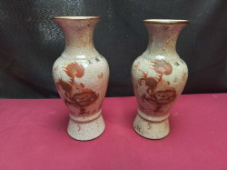 A pair of old Chinese vases 9