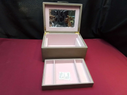 A High Quality Jewelry Box with Mirror and extra tray (new) W.20 L.27 H.14 Cm.
