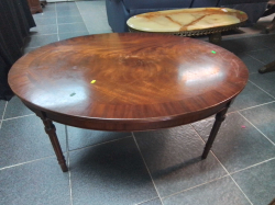 A Lovely Oval Crossbanded Mahogany Coffee Table(81). W.86 L.116 H.50 Cm.