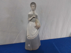 A Huge Unmarked LLADRO Style Spanish Figure. W.17 H.42 Cm.