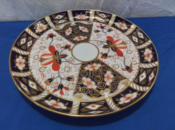 A Royal Crown Derby Medium Sized Plate with Profuse Gilt Decoration. W.23 Cm.