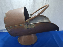 A Victorian Coal scuttle. H.31 cm W.27 cm