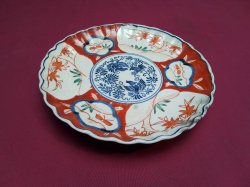 Genuine antique 19. Century hand painted Japanese Imari porcelain plate. W.19 Cm. 