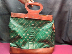 A New Carpet Style Green Bag.