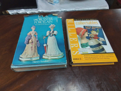 2× Antique collectors hard back books.