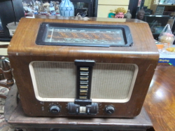 A HLS Master Voice Radio. W.50 D.26 H.40 Cm.