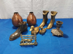 A Small C9llection of Brass nd Metal Items.