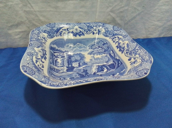 A Lovely Spode Italian Pattern Dish. W.24 H.7 Cm.