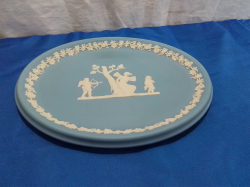 A Nice Oval Blue Wedgwood Cabinet Plated. W.19 L.25 Cm.