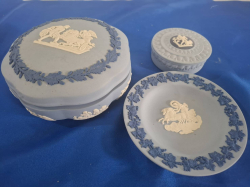 3 Tricolor wedgwood pieces a large rome covered bowl, a pin tray and a small covered bowl