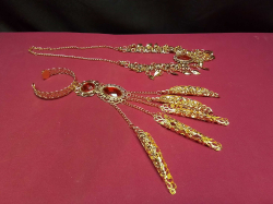 Vintage Style Gold Red Beaded Stone Claw Bangle Bracelet, with Necklace Set. 