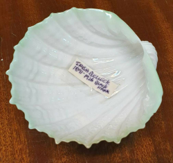 Irish Belleck very fine porcelain  1891-1926 black mark shell dish with conch Shell feet beautiful item . W.10 L.11 H.5 Cm.