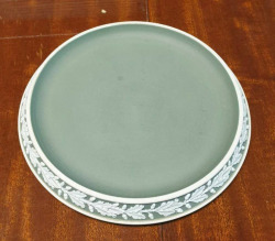 A rare Victorian Wedgwood green colour teapot stand W.16 Cm.