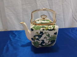 A Most Unusual Masons Chartrevse Small Tea Pot. W.13 H.14 Cm.