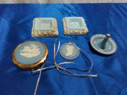 A Pair of Wedgwood Ashtrays  A Ringtree, A Wedgwood Straton Compact and a Small Dise Showing A Xmas Scene( 4 Pieces)