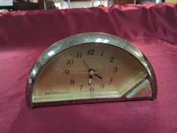 An Old Seiko Battery Clock. W.15 H.8 Cm.