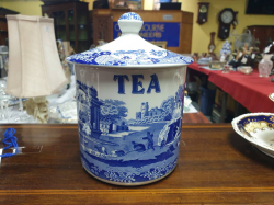 A beautiful cylinder English Spode Italian pot and lid 
H:6.5