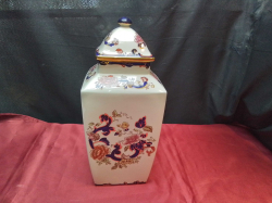 A Large Square Shaped Masons Blue Mandalay Vase with Lid. W.15 H.35 Cm.