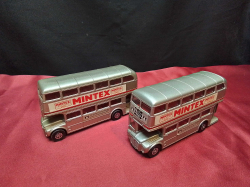 A Pair of Vintage Corgi Buses. W.4 L.12 H.7 Cm.
