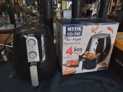 An Otto Air Fryer 4 Litre with box. 