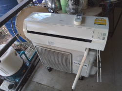Hitachi  Air Conditioner12000 BTU. with remoted (working in order)