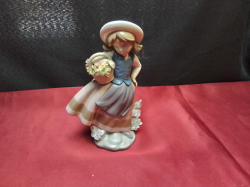 A vintage 1980s retired LLADRO figurine 