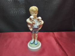  A vintage 1980s retired ROYAL WORCESTER figurine 