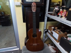  A 1980s ANTONIO de CARTAGENA Spanish classic guitar. Rare concert/classical  guitar, made in Madrid Spain in 1980s. Cedar top, laminated back and sides. One string broken.