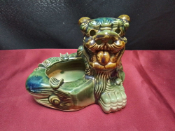 A really nice Chinese foo dog ashtray could be used as a trinket tray. W.16 H.12 Cm.