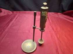 An antique brass gimbled ship oil lamp.22x8 cm
