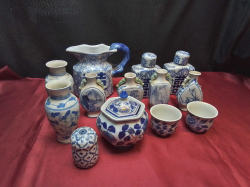 A Box of Various Blue and White Oriental China (13 items)