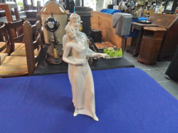 A Large Doulton Reflection Figure of A Couple 