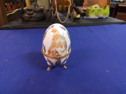 An Egg Shaped Trinket. W.7 H.10 Cm.