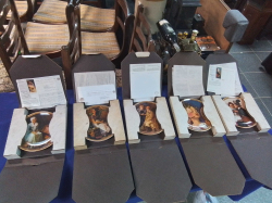 5 Boxed Collection Plates with Certificates. W.22 Cm.