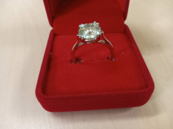 A Beautiful 2.5 CTS. Ladies Diamond Earth Mined Solitaire Ring on 925 Silver Mount with IGTLR Certificate.