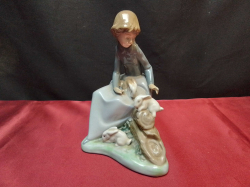 A 1990s retired LLADRO NAO 