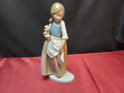 A 1990s retired LLADRO NAO 