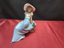 A retired LLADRO NAO 