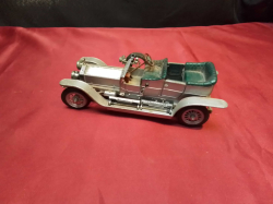 A vintage 1930 classic car model. L.20 W.8 H.6Cm. 