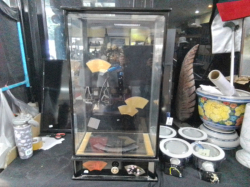 A glass showcase box. W.41 D. 29 H.80 Cm.