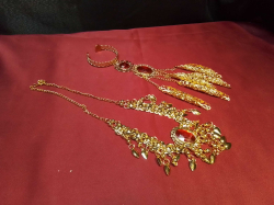 Vintage Style Gold Red Beaded Stone Claw Bangle Bracelet, with Necklace Set. 