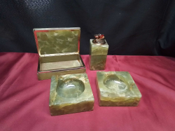 A full Onyx smoking set. 