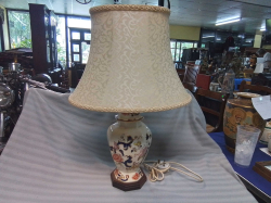 A Large Masons Mandalay Lamp Complete with Cream Colored Shade. W.37 H.60 Cm.
